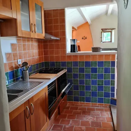 Apartment Avec Piscine Proche De Millau Saint-Georges-de-Luzençon