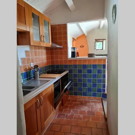 Apartment Avec Piscine Proche De Millau Saint-Georges-de-Luzençon